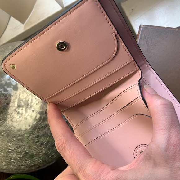 RARE❤️Authentic Kate Spade leather pup L.Zip around wallet/ID❤️ - Picture 4 of 8